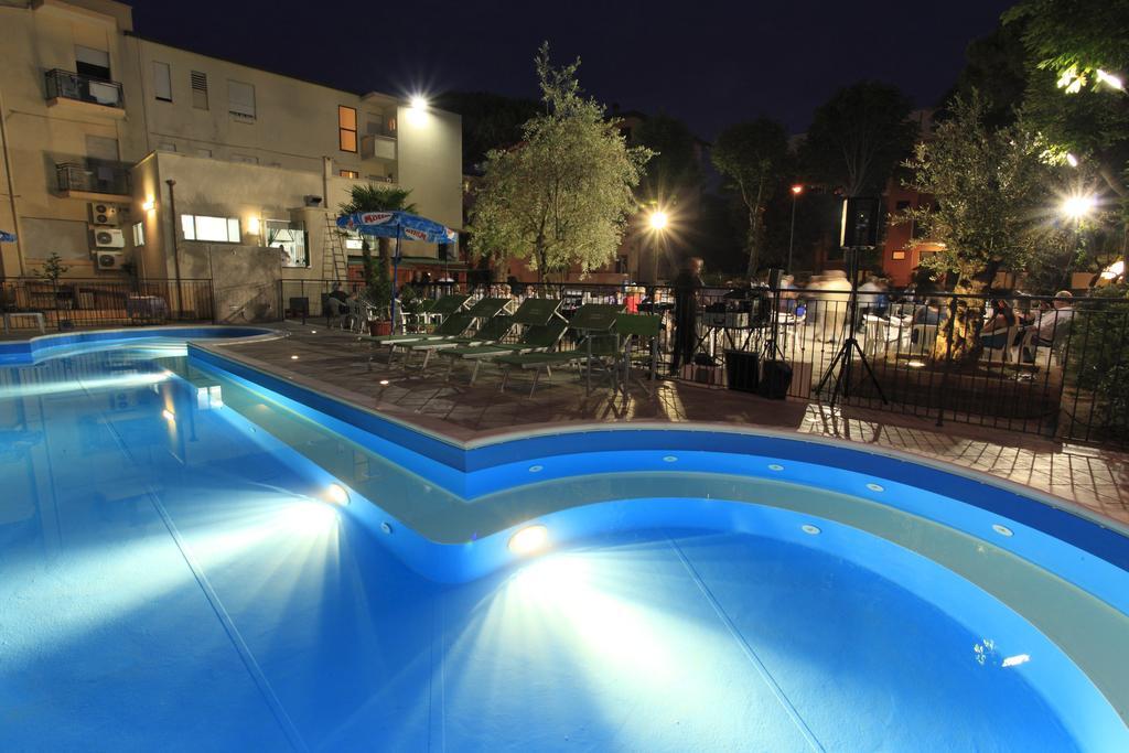 Hotel Vannini 里米尼 外观 照片
